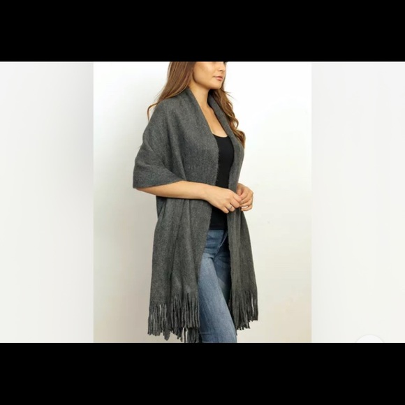 Soft Grey Knit Sweater Generous Shawl Acrylic Wrap O/S Warm Winter shawl New - Picture 3 of 6